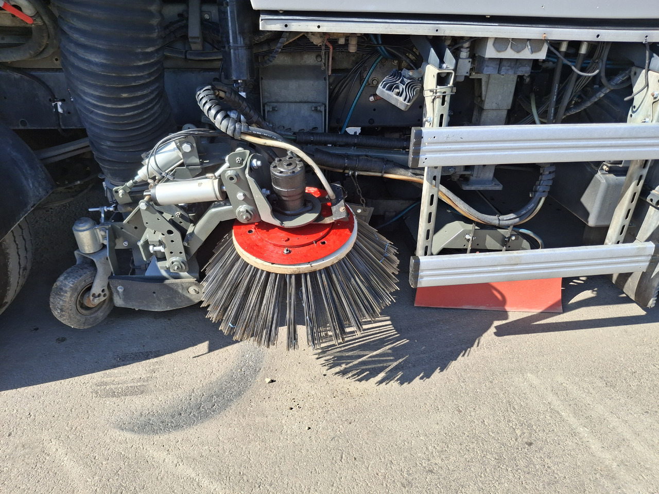 RENAULT Middlum 270 DXI Zamiatarka Kehrmaschine BUCHER Karcher L/R 2 Silniki 2 Motoren - Feiebil: bilde 5 RENAULT Middlum 270 DXI Zamiatarka Kehrmaschine BUCHER Karcher L/R 2 Silniki 2 Motoren - Feiebil: bilde 5