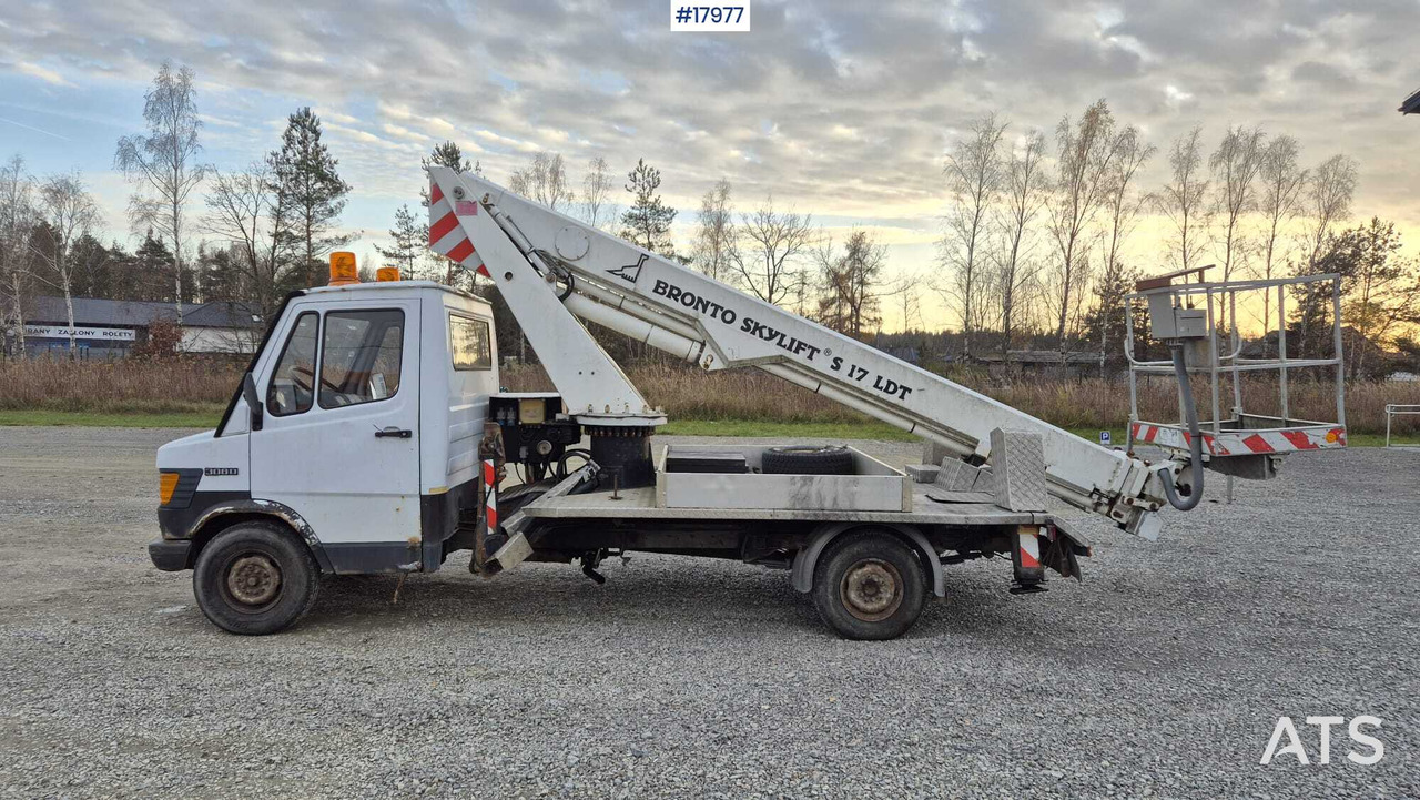 BRONTO SKYLIFT basket lift on Mercedes-Benz 308D chassis (1992) - Billift: bilde 4 BRONTO SKYLIFT basket lift on Mercedes-Benz 308D chassis (1992) - Billift: bilde 4