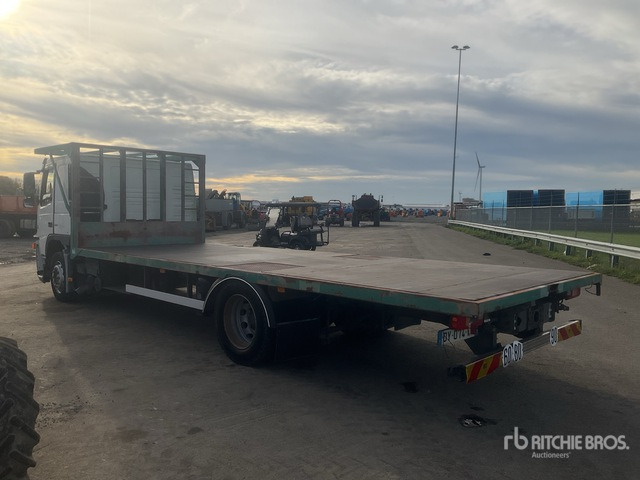 2002 Volvo FM42X6A456 4x2 Sleeper Flatbed Truck - Planbil: bilde 4 2002 Volvo FM42X6A456 4x2 Sleeper Flatbed Truck - Planbil: bilde 4