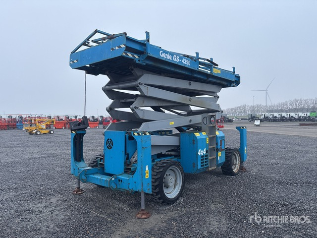2011 Genie GS-4390 4x4 Diesel Scissor Lift - Sakselift: bilde 3 2011 Genie GS-4390 4x4 Diesel Scissor Lift - Sakselift: bilde 3