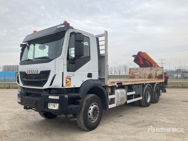 Iveco Trakker 360 Flatbed Truck with Crane - Planbil, Kranbil: bilde 1 Iveco Trakker 360 Flatbed Truck with Crane - Planbil, Kranbil: bilde 1