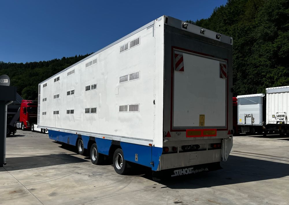 Pezzaioli HMK Industri // Do przewozu zwierząt // 2004 Rok // 3 Pokłady // Waga // Osi skrętne // Oznonacja // - Dyretransport semitrailer: bilde 2 Pezzaioli HMK Industri // Do przewozu zwierząt // 2004 Rok // 3 Pokłady // Waga // Osi skrętne // Oznonacja // - Dyretransport semitrailer: bilde 2