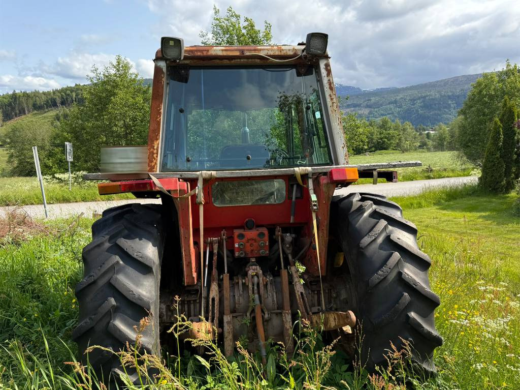 Massey Ferguson 675 - Traktor: bilde 5 Massey Ferguson 675 - Traktor: bilde 5