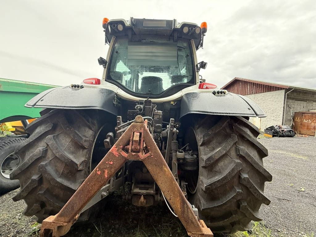 Valtra N 174 med frontlaster - Traktor: bilde 4 Valtra N 174 med frontlaster - Traktor: bilde 4
