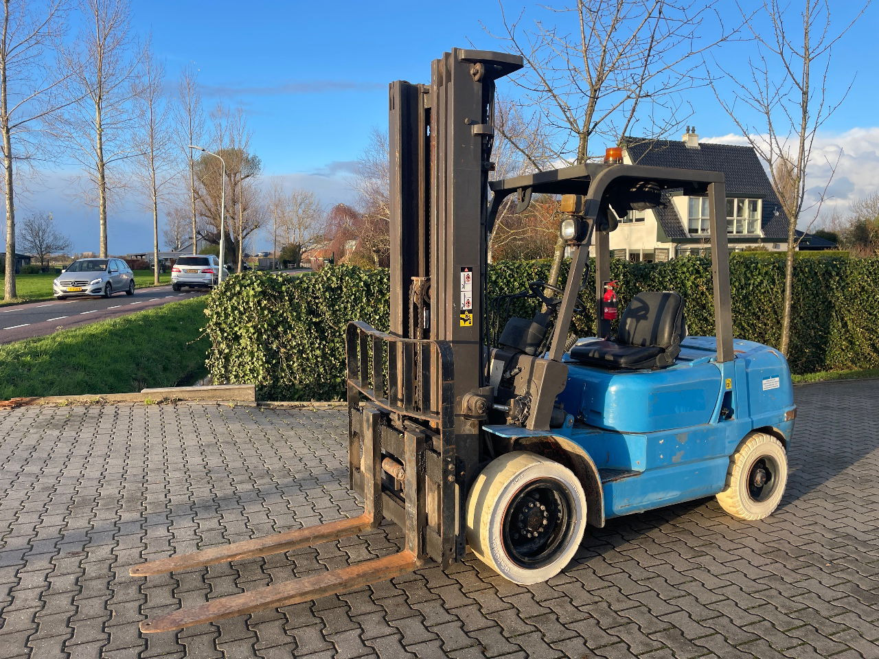 Nissan 3.5 tons diesel heftruck triplo 5.50m Hefhoogte 2000 uur - Gaffeltruck: bilde 1 Nissan 3.5 tons diesel heftruck triplo 5.50m Hefhoogte 2000 uur - Gaffeltruck: bilde 1