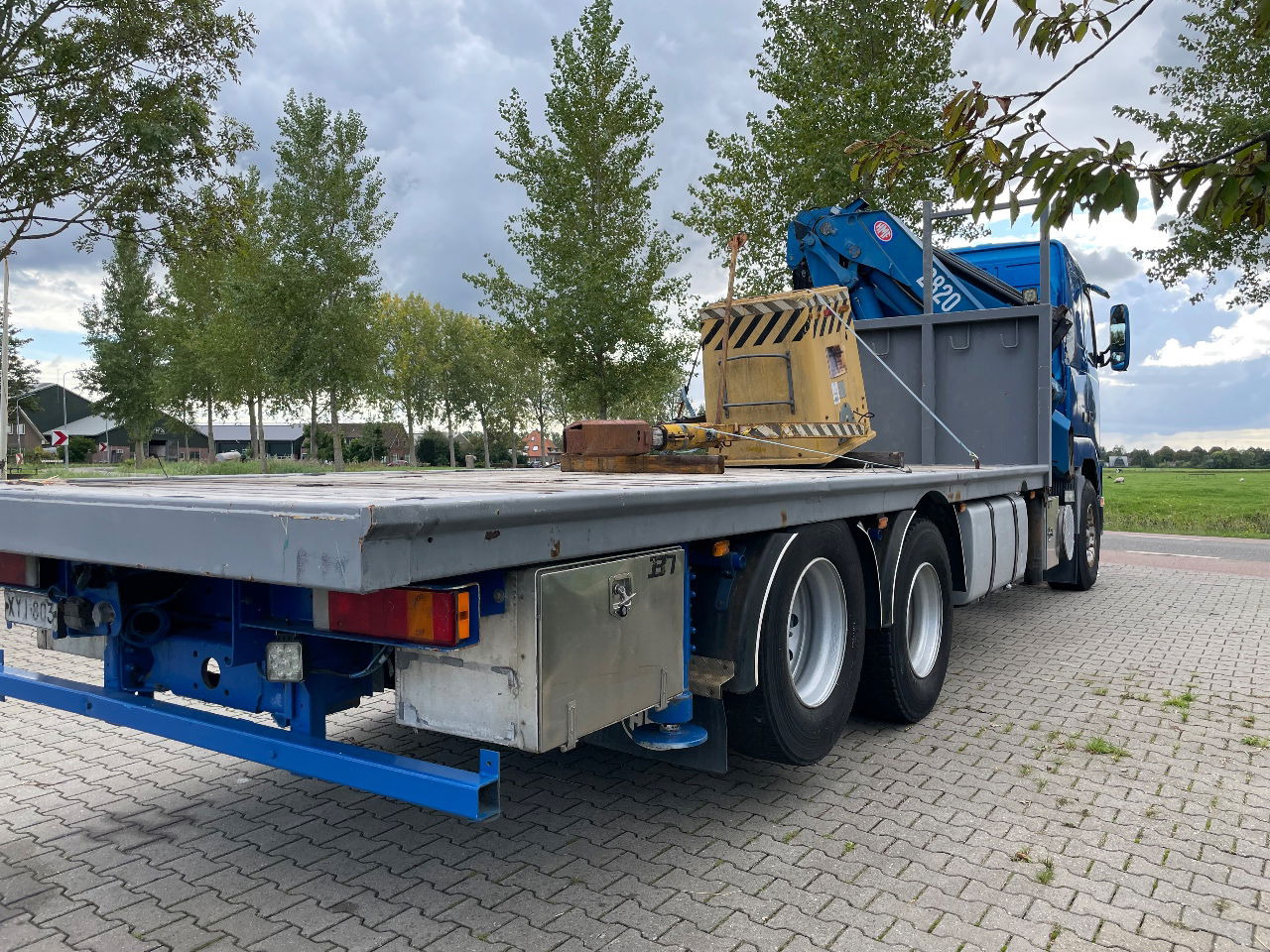 Volvo FH 16 FH16 420 with HMF 2820 crane with jib and front stamps Very Good Condition - Kranbil: bilde 5 Volvo FH 16 FH16 420 with HMF 2820 crane with jib and front stamps Very Good Condition - Kranbil: bilde 5