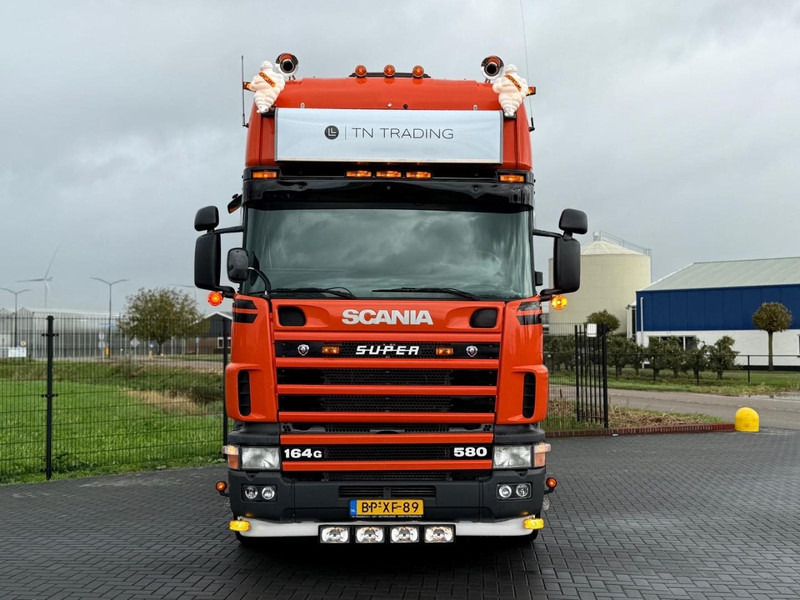 Scania R 164 GA 6X2/4 NA 580 SHOW TRUCK, GESTUURDE VOORLOPER, COMPLEET, TOP. - Trekkvogn: bilde 3 Scania R 164 GA 6X2/4 NA 580 SHOW TRUCK, GESTUURDE VOORLOPER, COMPLEET, TOP. - Trekkvogn: bilde 3