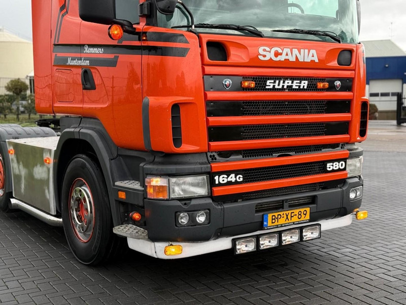 Scania R 164 GA 6X2/4 NA 580 SHOW TRUCK, GESTUURDE VOORLOPER, COMPLEET, TOP. - Trekkvogn: bilde 5 Scania R 164 GA 6X2/4 NA 580 SHOW TRUCK, GESTUURDE VOORLOPER, COMPLEET, TOP. - Trekkvogn: bilde 5