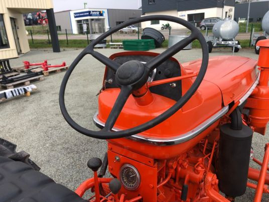 Renault SUPER 3 D tracteur à 8 500 € exo de tva - Traktor: bilde 4 Renault SUPER 3 D tracteur à 8 500 € exo de tva - Traktor: bilde 4