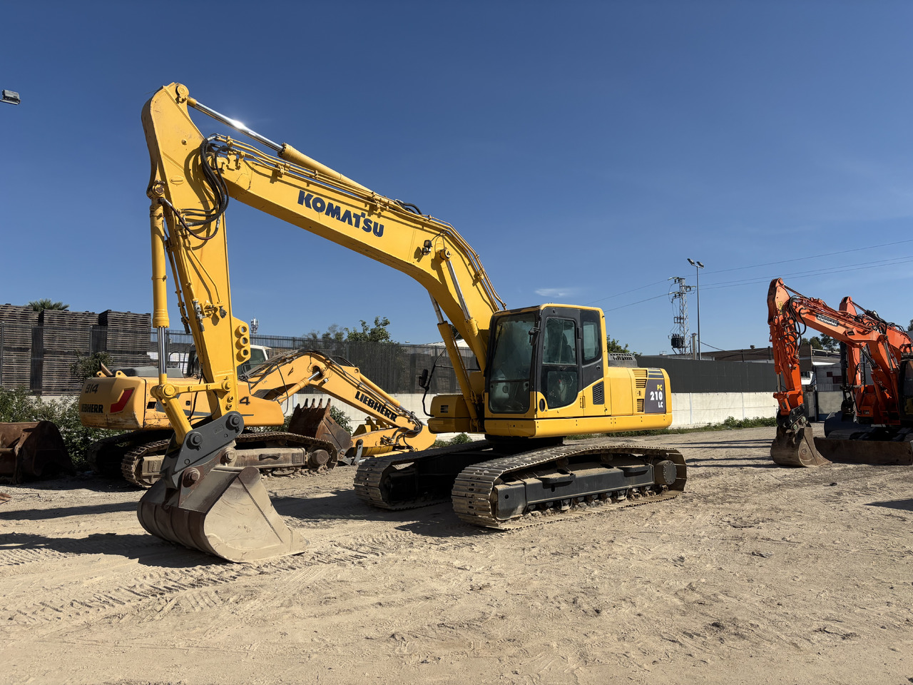 KOMATSU PC210-8 - Beltegraver: bilde 1 KOMATSU PC210-8 - Beltegraver: bilde 1