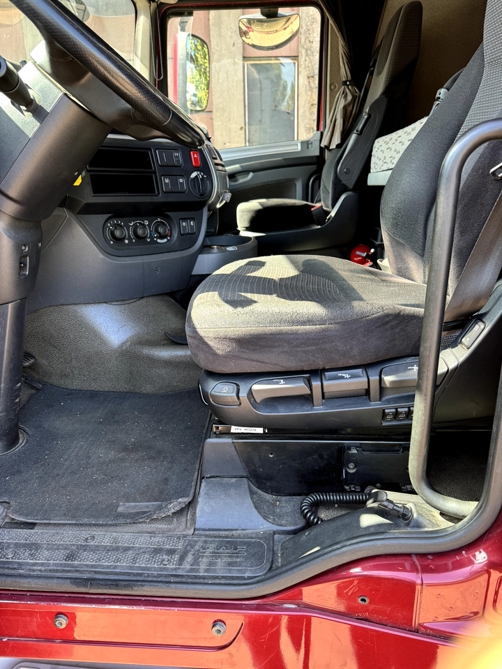 Interior photo 1: Trekkvogn DAF XF 460