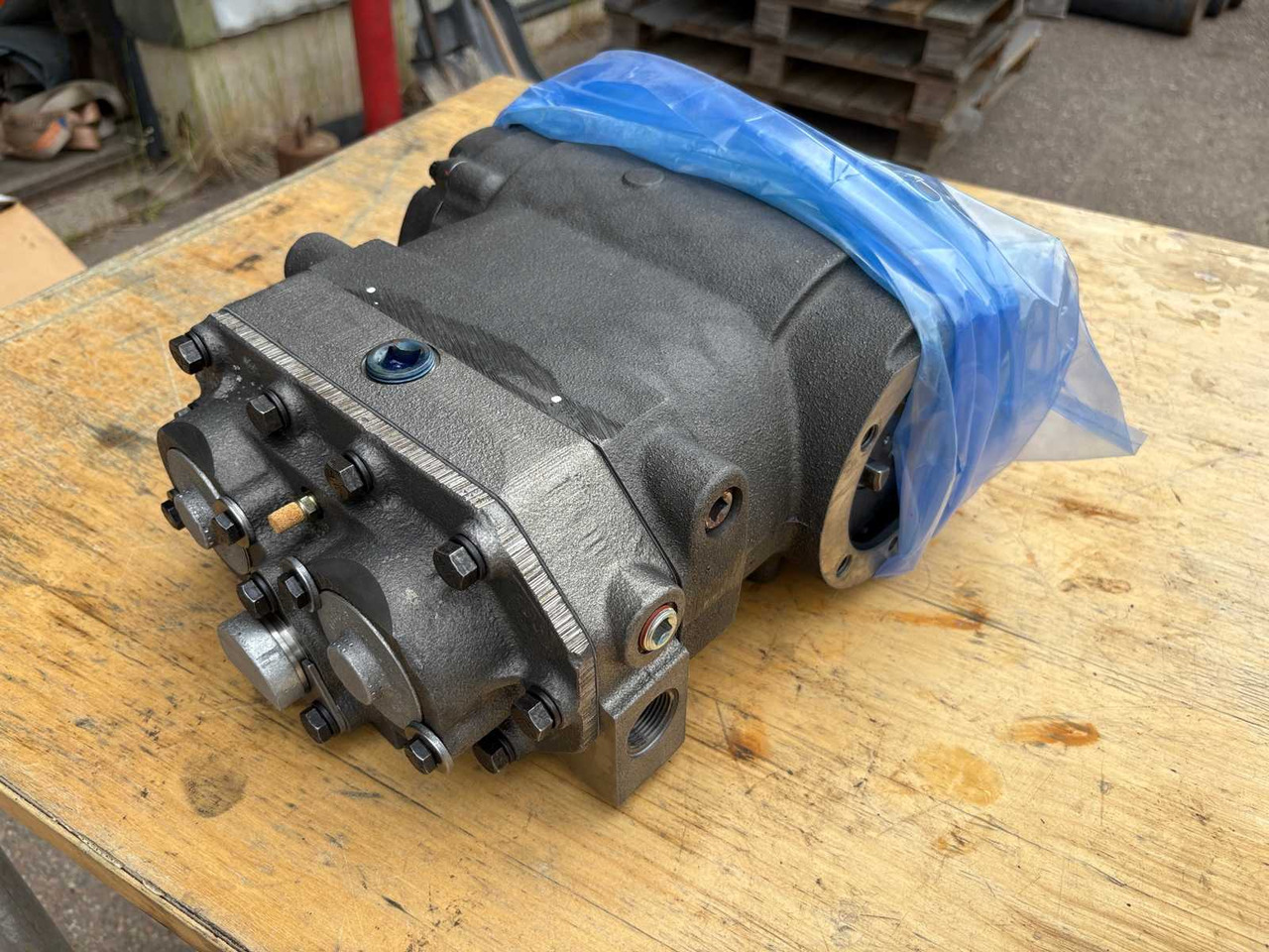 Air Dryer Compressor Cummins ST-676 - A/C kompressor: bilde 2 Air Dryer Compressor Cummins ST-676 - A/C kompressor: bilde 2