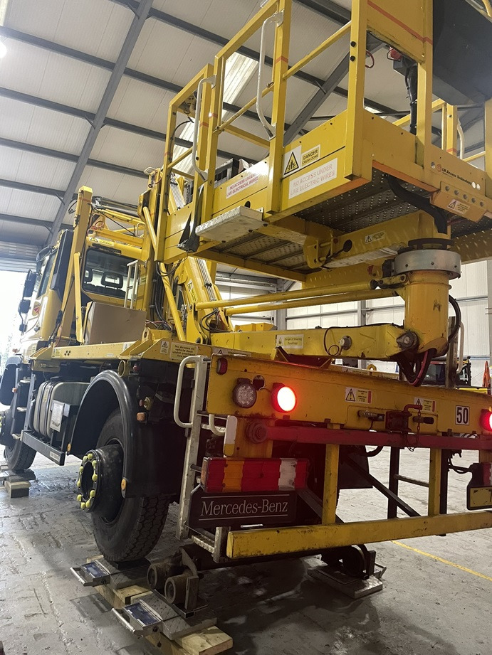 MERCEDES-BENZ Unimog, Aerial Platform, 400kg, 4x4, U423, Road-Rail - Bomlift: bilde 2 MERCEDES-BENZ Unimog, Aerial Platform, 400kg, 4x4, U423, Road-Rail - Bomlift: bilde 2