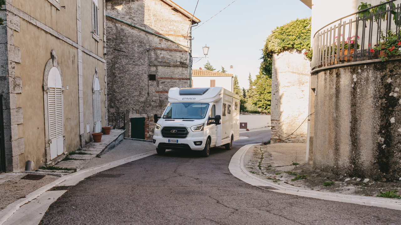 Ny Halvintegrert bobil Etrusco T 7.3 QCF: bilde 17