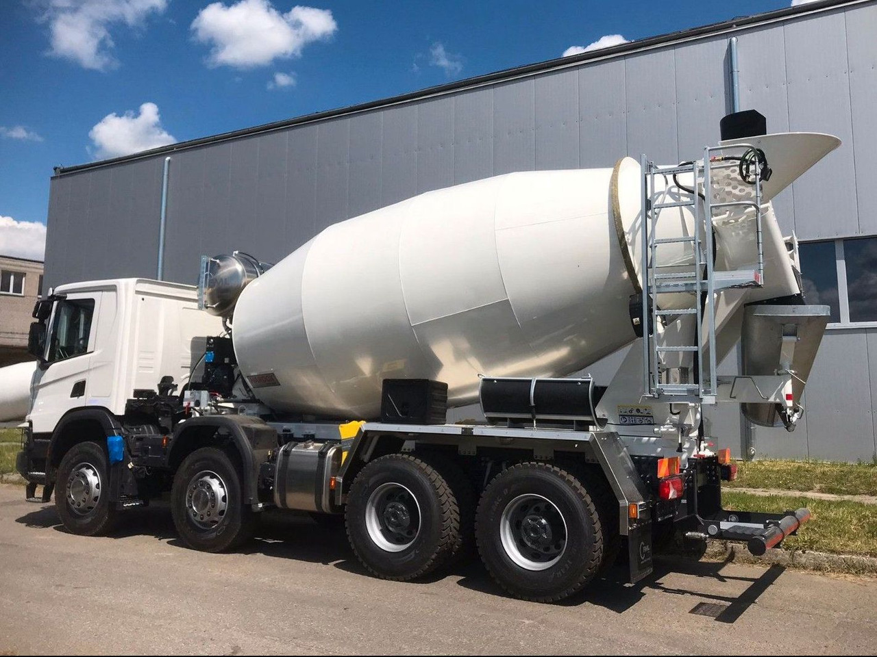 Scania P420 8X4 FML 10 M3 Scania P420 8X4 FML 10 M3 - Betongbil: bilde 3 Scania P420 8X4 FML 10 M3 Scania P420 8X4 FML 10 M3 - Betongbil: bilde 3