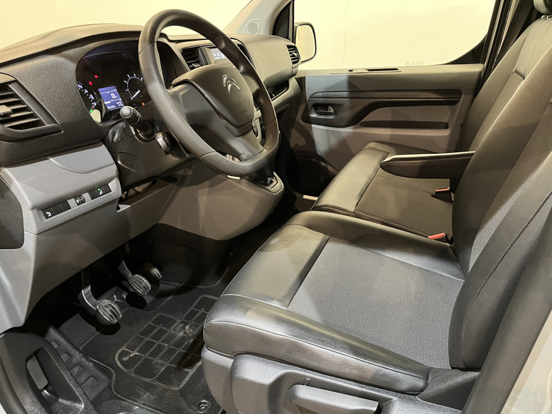 Interior photo 1: Leie Citroën Jumpy 1.6 BlueHDI 95 Club XS / Euro 6 / Airco / Cruise Control / Trekhaak / Imperiaal / PDC / 3-Zits Citroën Jumpy 1.6 BlueHDI 95 Club XS / Euro 6 / Airco / Cruise Control / Trekhaak / Imperiaal / PDC / 3-Zits