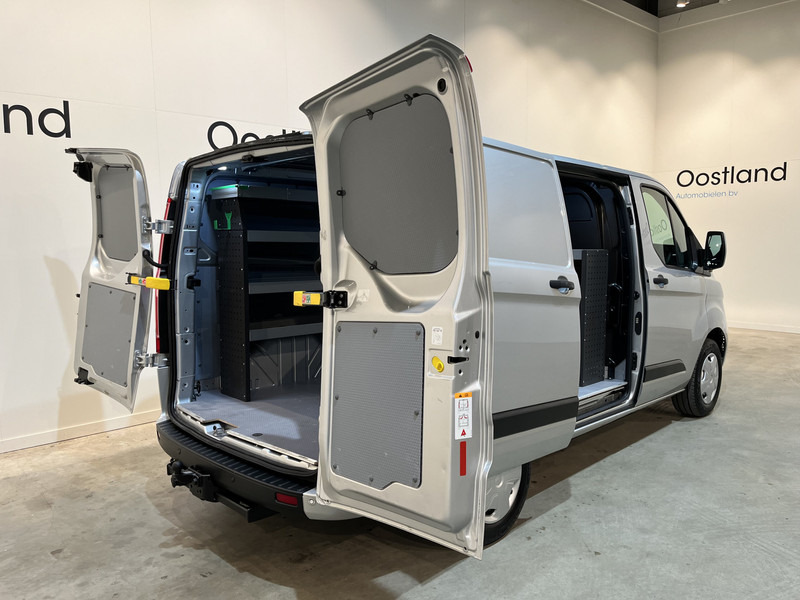 Ford Transit Custom 280 2.0 TDCI L1H1 Trend 130 PK Servicebus / Inrichting / Euro 6 / Airco / PDC / Cruise Control / Navigatie / CarPlay / Trekhaak / 3-Zits / 96.300 KM !! / BPM VRIJ !! - Små varebil: bilde 2 Ford Transit Custom 280 2.0 TDCI L1H1 Trend 130 PK Servicebus / Inrichting / Euro 6 / Airco / PDC / Cruise Control / Navigatie / CarPlay / Trekhaak / 3-Zits / 96.300 KM !! / BPM VRIJ !! - Små varebil: bilde 2