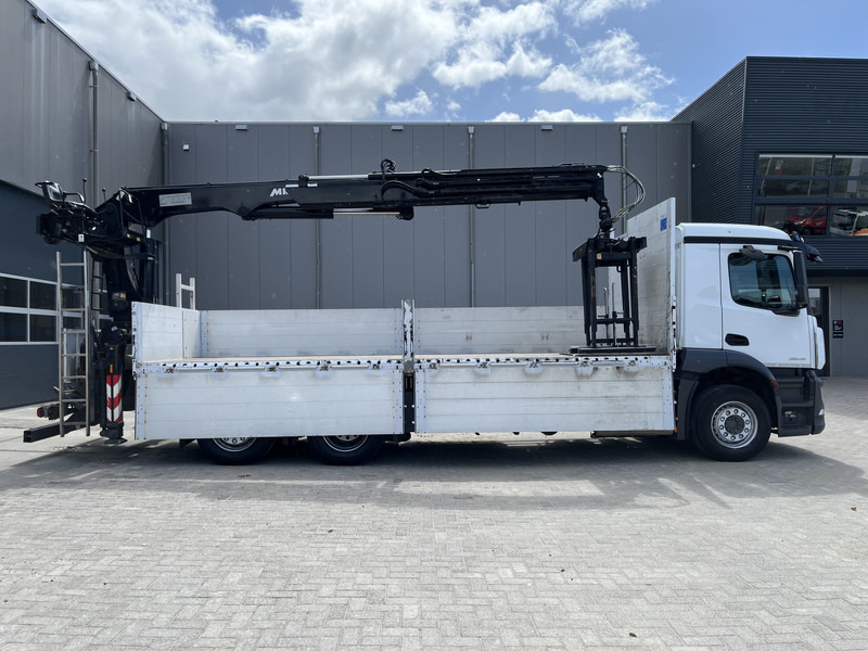 Mercedes-Benz ANTOS 2546 6X2 Bouwstoffenauto / Open laadbak vv KRAAN MKG HLK 221-3 met Palletklem - Planbil, Kranbil: bilde 3 Mercedes-Benz ANTOS 2546 6X2 Bouwstoffenauto / Open laadbak vv KRAAN MKG HLK 221-3 met Palletklem - Planbil, Kranbil: bilde 3