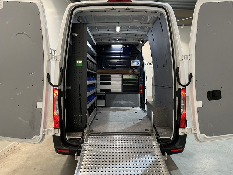 Mercedes-Benz Sprinter 311 CDI L2H2 RWD / Euro 6 / Servicebus / Bott inrichting / 220V / Airco / Oprijplaat / Compressor / CarPlay / Camera - Kassebil: bilde 4 Mercedes-Benz Sprinter 311 CDI L2H2 RWD / Euro 6 / Servicebus / Bott inrichting / 220V / Airco / Oprijplaat / Compressor / CarPlay / Camera - Kassebil: bilde 4