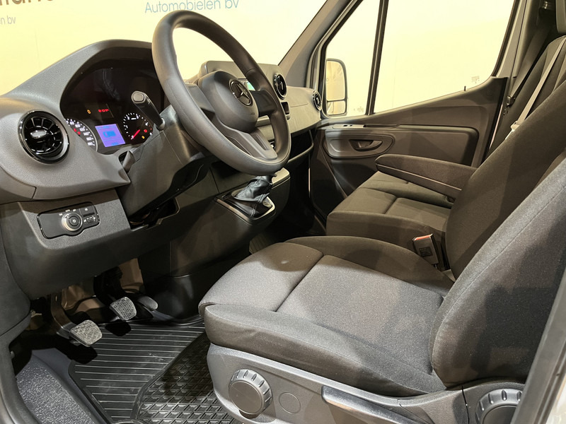 Mercedes-Benz Sprinter 315 CDI L2 RWD DC Dubbel Cabine Open Laadbak / Euro 6 / Trekhaak 3500 KG / Airco / DC 7 Pers. 650 KM !! / BPM VRIJ !! - Varebil med plan, Varebil med dobbelt førerhus: bilde 5 Mercedes-Benz Sprinter 315 CDI L2 RWD DC Dubbel Cabine Open Laadbak / Euro 6 / Trekhaak 3500 KG / Airco / DC 7 Pers. 650 KM !! / BPM VRIJ !! - Varebil med plan, Varebil med dobbelt førerhus: bilde 5