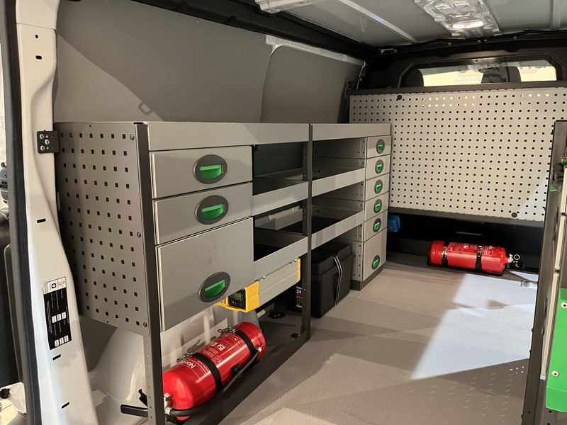 Små varebil, Elektrisk varebil Peugeot e-Expert EV L2 75 kWh Servicebus / Inrichting / 100% Elektrisch / Airco / 220V. / Trekhaak / Camera / Cruise Control / Navigatie / CarPlay / 3-Zits / 1.900 KM !!: bilde 11