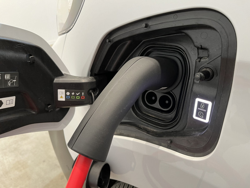 Små varebil, Elektrisk varebil Peugeot e-Expert EV L2 75 kWh Servicebus / Inrichting / 100% Elektrisch / Airco / 220V. / Trekhaak / Camera / Cruise Control / Navigatie / CarPlay / 3-Zits / 1.900 KM !!: bilde 13