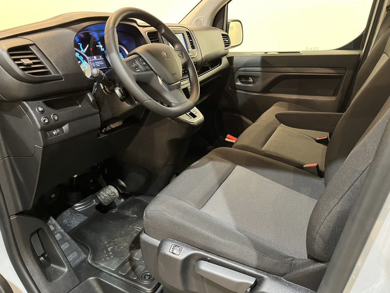 Interior photo 1: Små varebil, Elektrisk varebil Peugeot e-Expert EV L2 75 kWh Servicebus / Inrichting / 100% Elektrisch / Airco / 220V. / Trekhaak / Camera / Cruise Control / Navigatie / CarPlay / 3-Zits / 1.900 KM !!