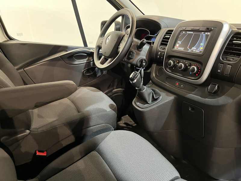 Renault Trafic 2.0 dCi 120 L1H1 120 PK Servicebus / Sortimo Inrichting / Euro 6 / Airco / Camera / CarPlay / Cruise Control / Navigatie / 3-Zits / 27.800 KM !! / BPM VRIJ !! - Små varebil: bilde 3 Renault Trafic 2.0 dCi 120 L1H1 120 PK Servicebus / Sortimo Inrichting / Euro 6 / Airco / Camera / CarPlay / Cruise Control / Navigatie / 3-Zits / 27.800 KM !! / BPM VRIJ !! - Små varebil: bilde 3