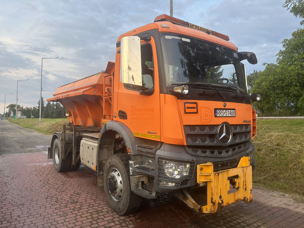 Mercedes AROCS 1824 4X4 GRITTER/SPREADER/PLOUGH - Brøytebil: bilde 1 Mercedes AROCS 1824 4X4 GRITTER/SPREADER/PLOUGH - Brøytebil: bilde 1