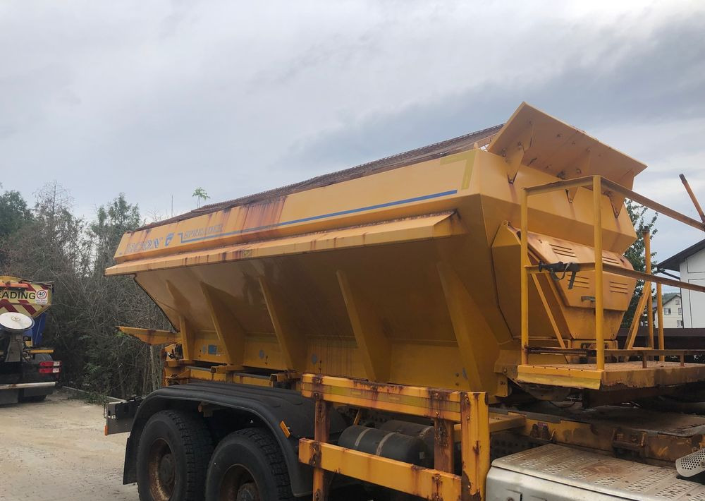Mercedes-Benz Arocs 3333 6x6 piaskarka solarka econ pług schmidt - Brøytebil: bilde 4 Mercedes-Benz Arocs 3333 6x6 piaskarka solarka econ pług schmidt - Brøytebil: bilde 4