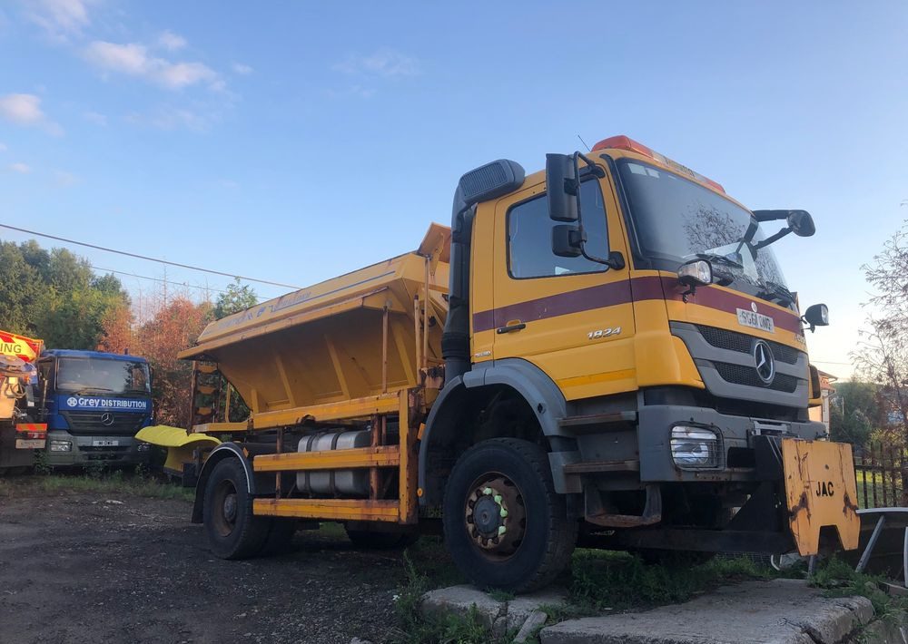 Brøytebil Mercedes-Benz Axor 1824 4x4 piaskarka solarka econ pług 2011 e5: bilde 17