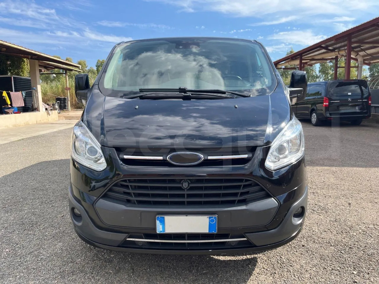 Ford Tourneo Custom - Forstadsbus: bilde 2 Ford Tourneo Custom - Forstadsbus: bilde 2