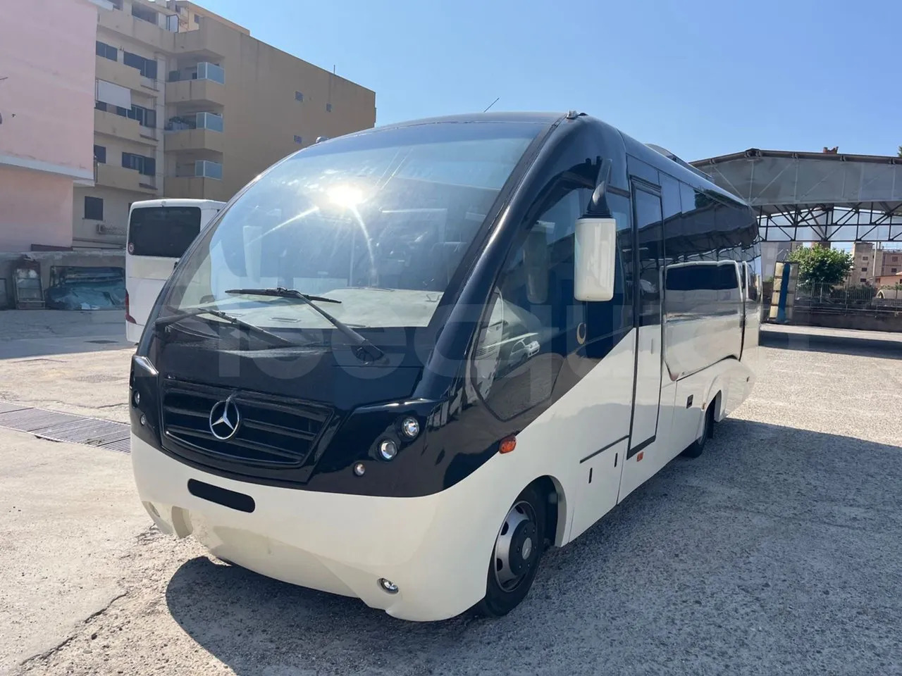 Mercedes-Benz MB 818 S - Turistbuss: bilde 4 Mercedes-Benz MB 818 S - Turistbuss: bilde 4