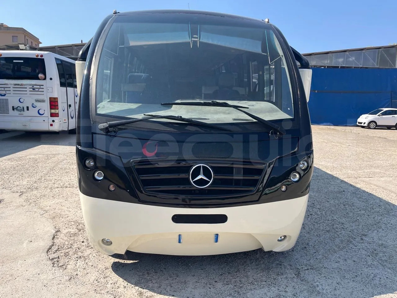 Mercedes-Benz MB 818 S - Turistbuss: bilde 2 Mercedes-Benz MB 818 S - Turistbuss: bilde 2