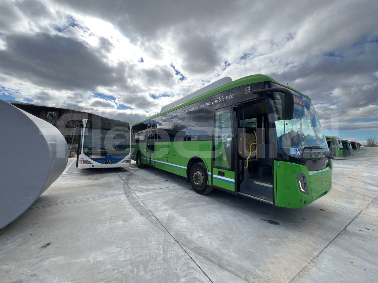 Scania Magnus - Forstadsbus: bilde 1 Scania Magnus - Forstadsbus: bilde 1