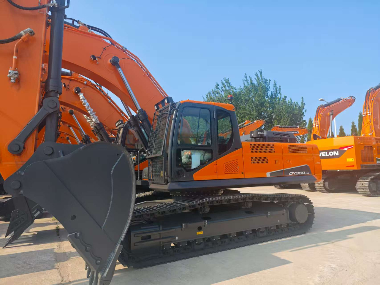 Develon DX360LCA-7M - Beltegraver: bilde 1 Develon DX360LCA-7M - Beltegraver: bilde 1
