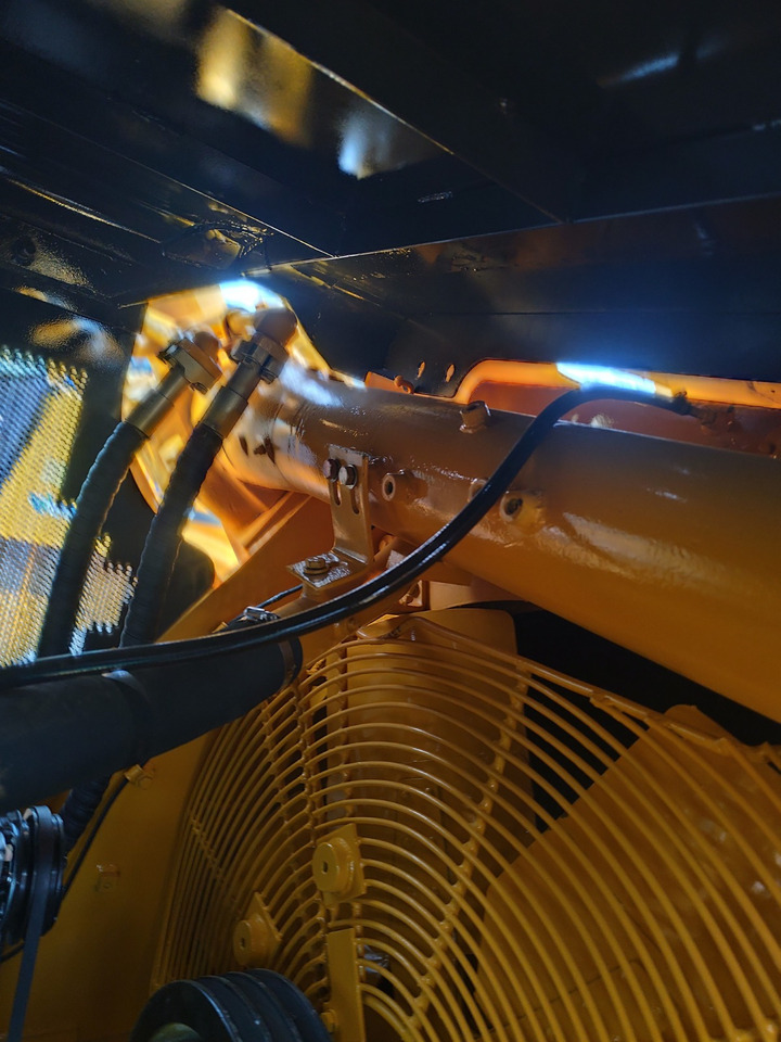 Bulldozer SHANTUI SD32: bilde 8