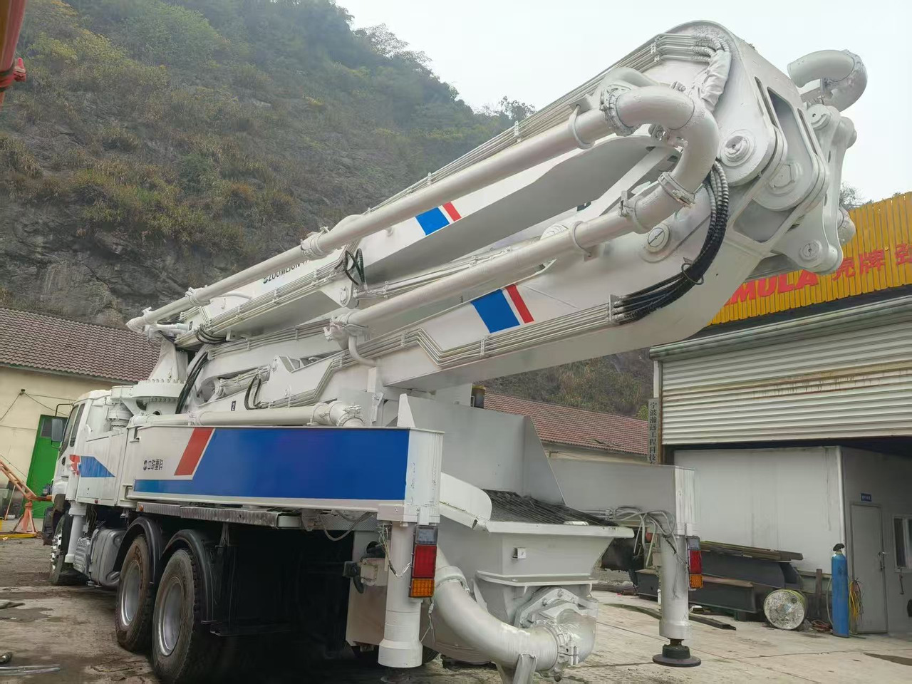ZOOMLION ZLJ5335THB - Betongpumpe: bilde 4 ZOOMLION ZLJ5335THB - Betongpumpe: bilde 4