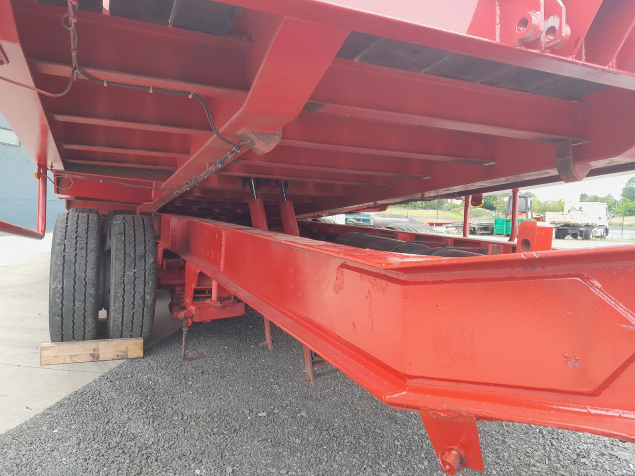Louault 3 essieux centraux 31t500 basculent plant carrier / low loader Trailer - Lavloader tilhenger: bilde 4 Louault 3 essieux centraux 31t500 basculent plant carrier / low loader Trailer - Lavloader tilhenger: bilde 4