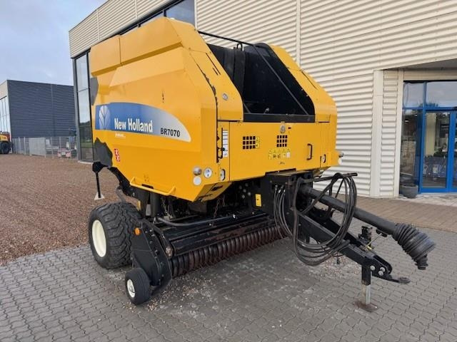 New Holland BR7070 - Rundballepresse: bilde 2 New Holland BR7070 - Rundballepresse: bilde 2
