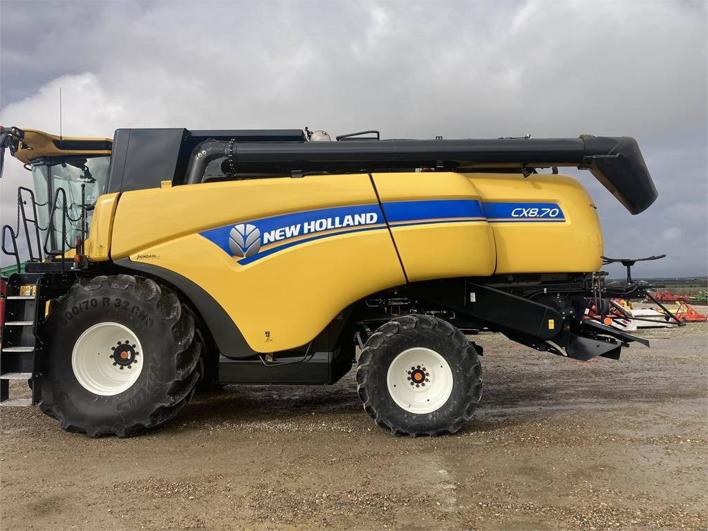 New Holland CX8.70 TB4 EUR - Skurtresker: bilde 4 New Holland CX8.70 TB4 EUR - Skurtresker: bilde 4