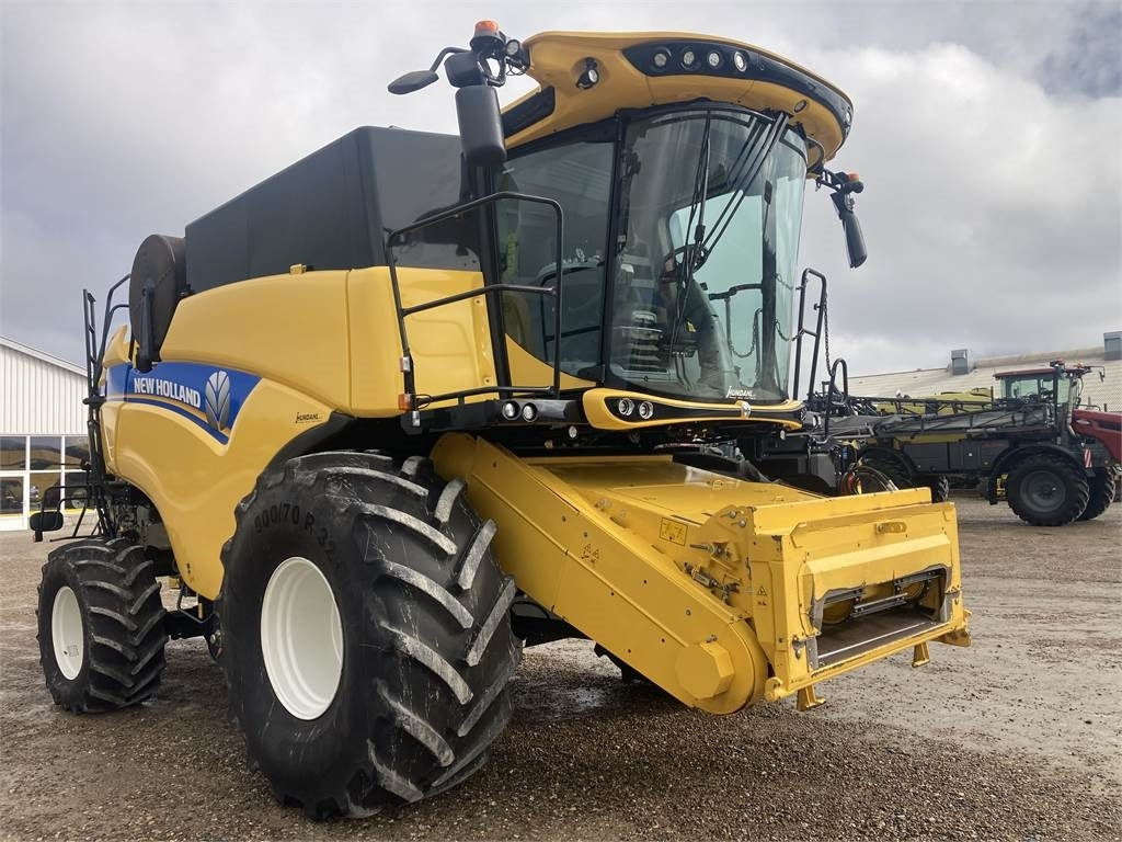New Holland CX8.70 TB4 EUR - Skurtresker: bilde 3 New Holland CX8.70 TB4 EUR - Skurtresker: bilde 3