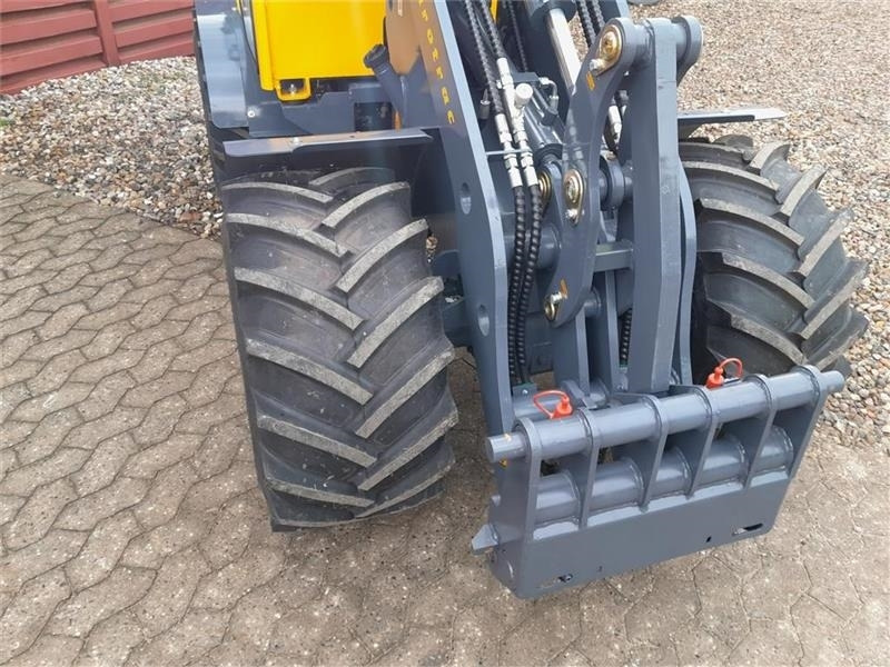 Eurotrac W12S med førerhus, skovl og gafler - Minilaster: bilde 4 Eurotrac W12S med førerhus, skovl og gafler - Minilaster: bilde 4