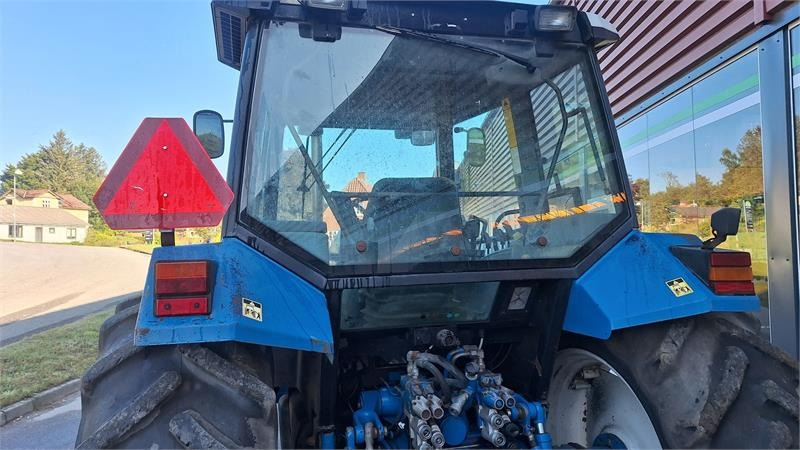 Ford 8240 - Traktor: bilde 3 Ford 8240 - Traktor: bilde 3