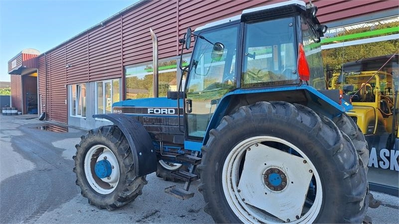 Ford 8240 - Traktor: bilde 2 Ford 8240 - Traktor: bilde 2