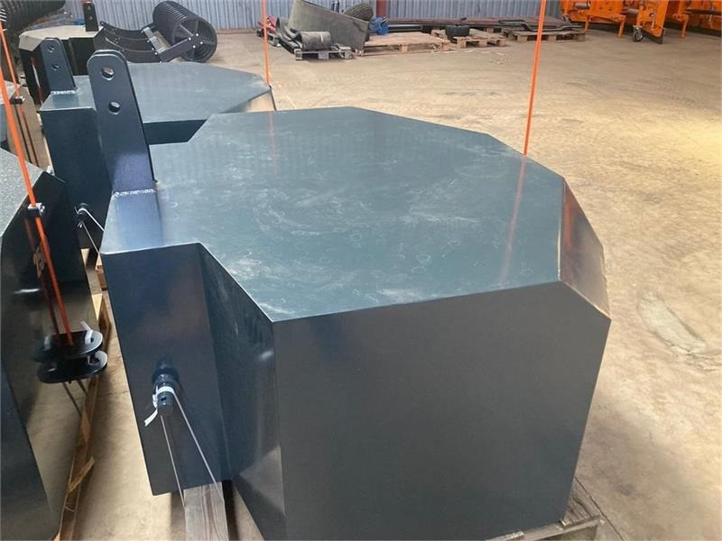 - - - j maskiner 2500KG - Motvekt: bilde 2 - - - j maskiner 2500KG - Motvekt: bilde 2