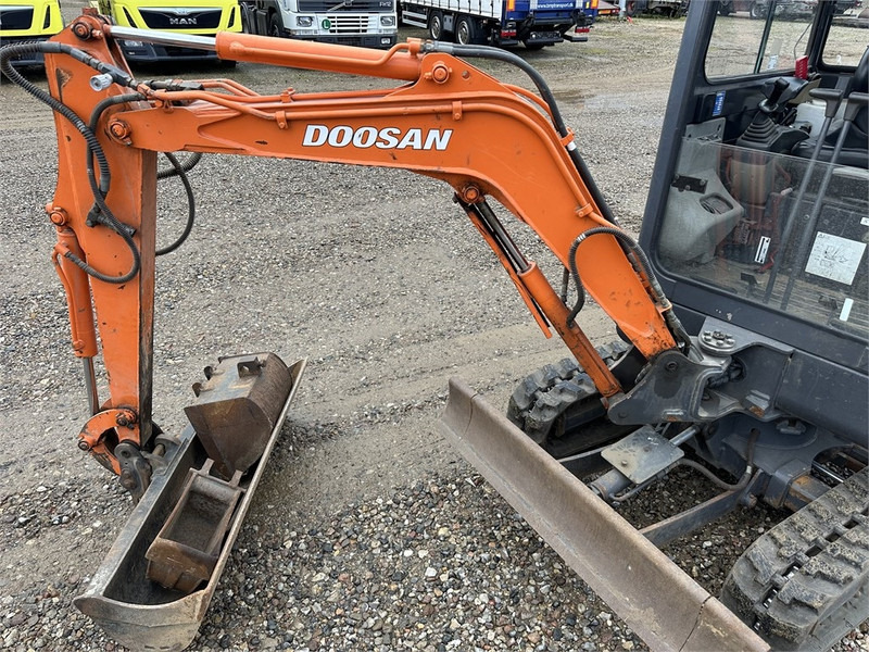 Doosan Slo 18 - 1.8T with bucket packed (Low Hours) - Minigraver: bilde 2 Doosan Slo 18 - 1.8T with bucket packed (Low Hours) - Minigraver: bilde 2