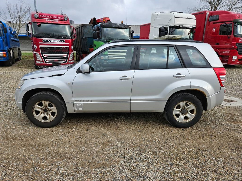 Suzuki Grand Vitara 2,0 GLX aut. Van 5d - Personenbil: bilde 2 Suzuki Grand Vitara 2,0 GLX aut. Van 5d - Personenbil: bilde 2
