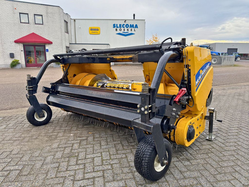 New Holland 300FPE Gras Pickup - Tresker: bilde 1 New Holland 300FPE Gras Pickup - Tresker: bilde 1