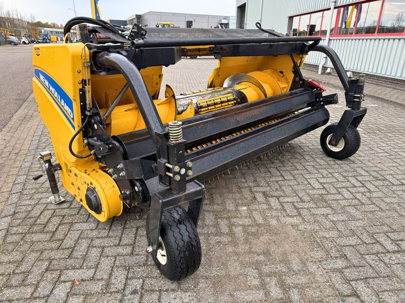 New Holland 300FPE Gras Pickup - Tresker: bilde 4 New Holland 300FPE Gras Pickup - Tresker: bilde 4